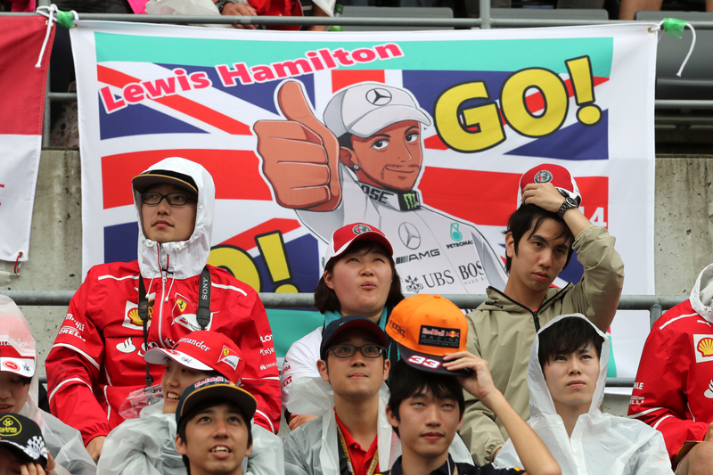 Illustration for article titled Lewis Hamilton Closes In On 2018 Formula One Championship With Ninth Win Of The Year